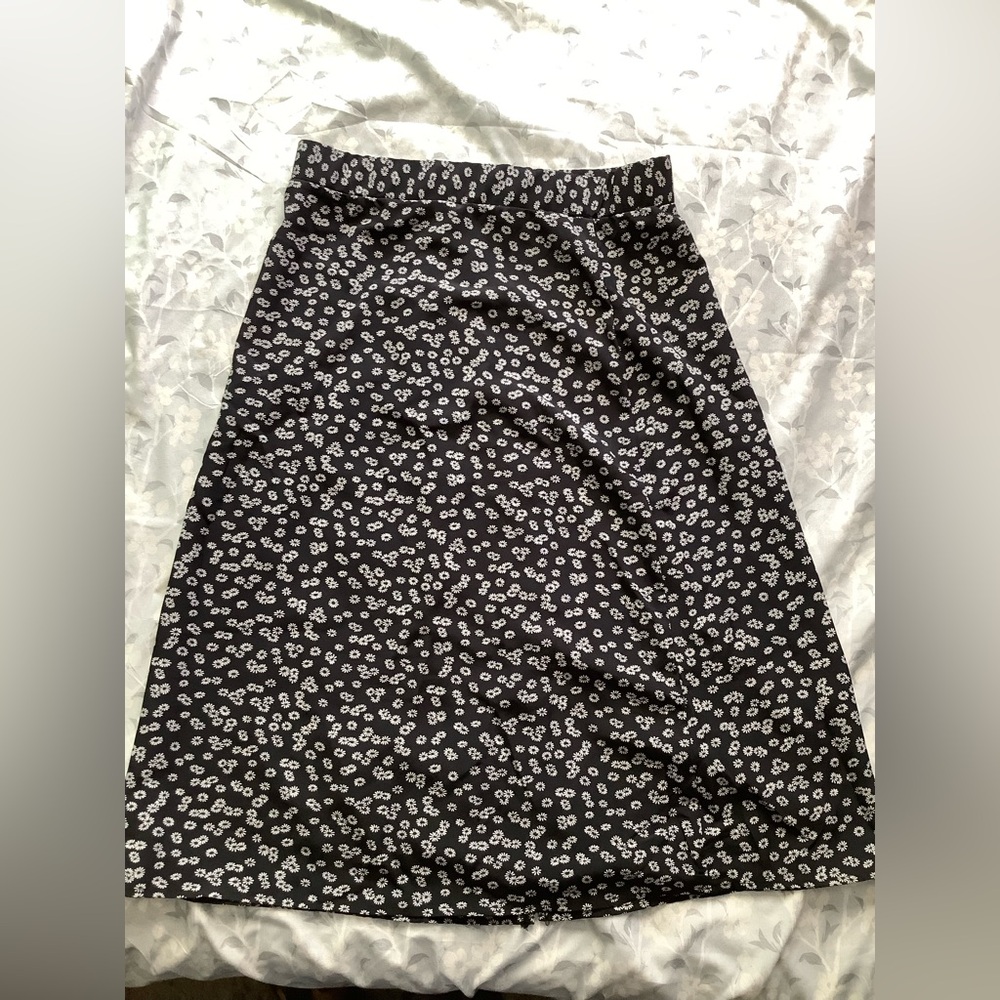 SHEIN Black A-Line Skirt with White Floral Print